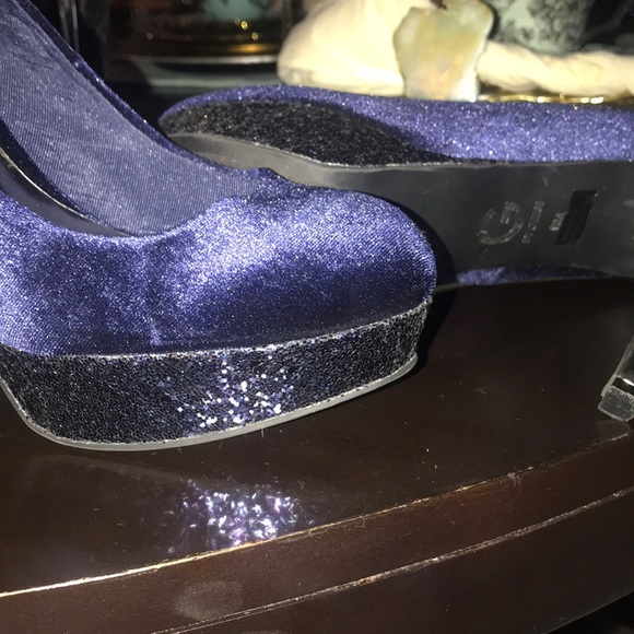 G By Guess Beautiful Blue Fabric Shoes - Picture 4 of 8